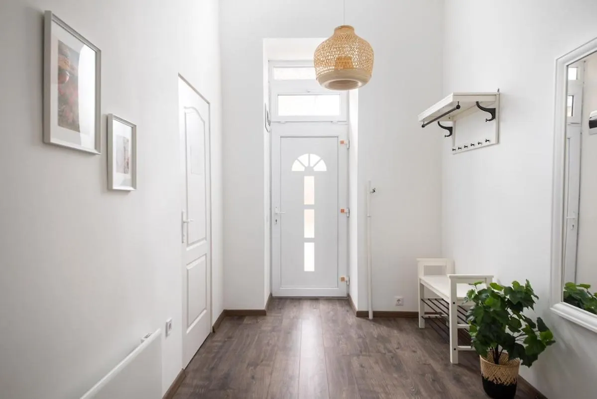The Simple Spot Near Szimpla Kert And Synagogue Appartement Boedapest 0*,